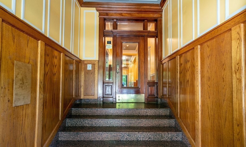 106 Queensberry St, Fenway