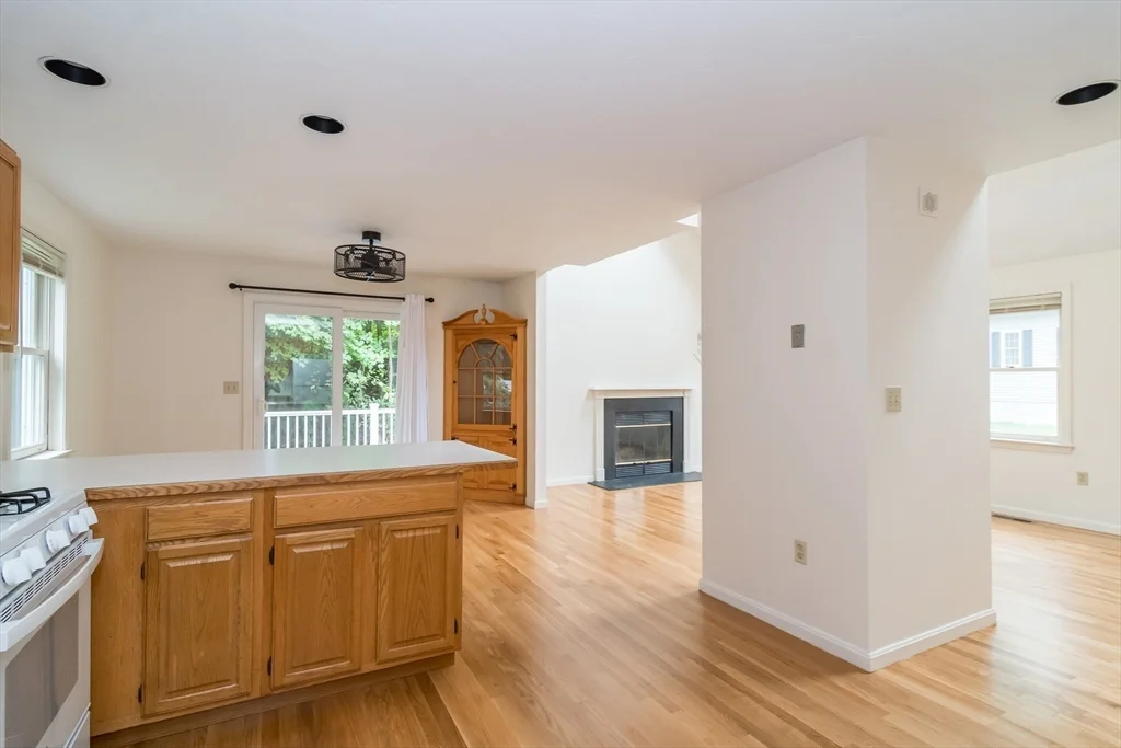 4 Randall Ct, Natick