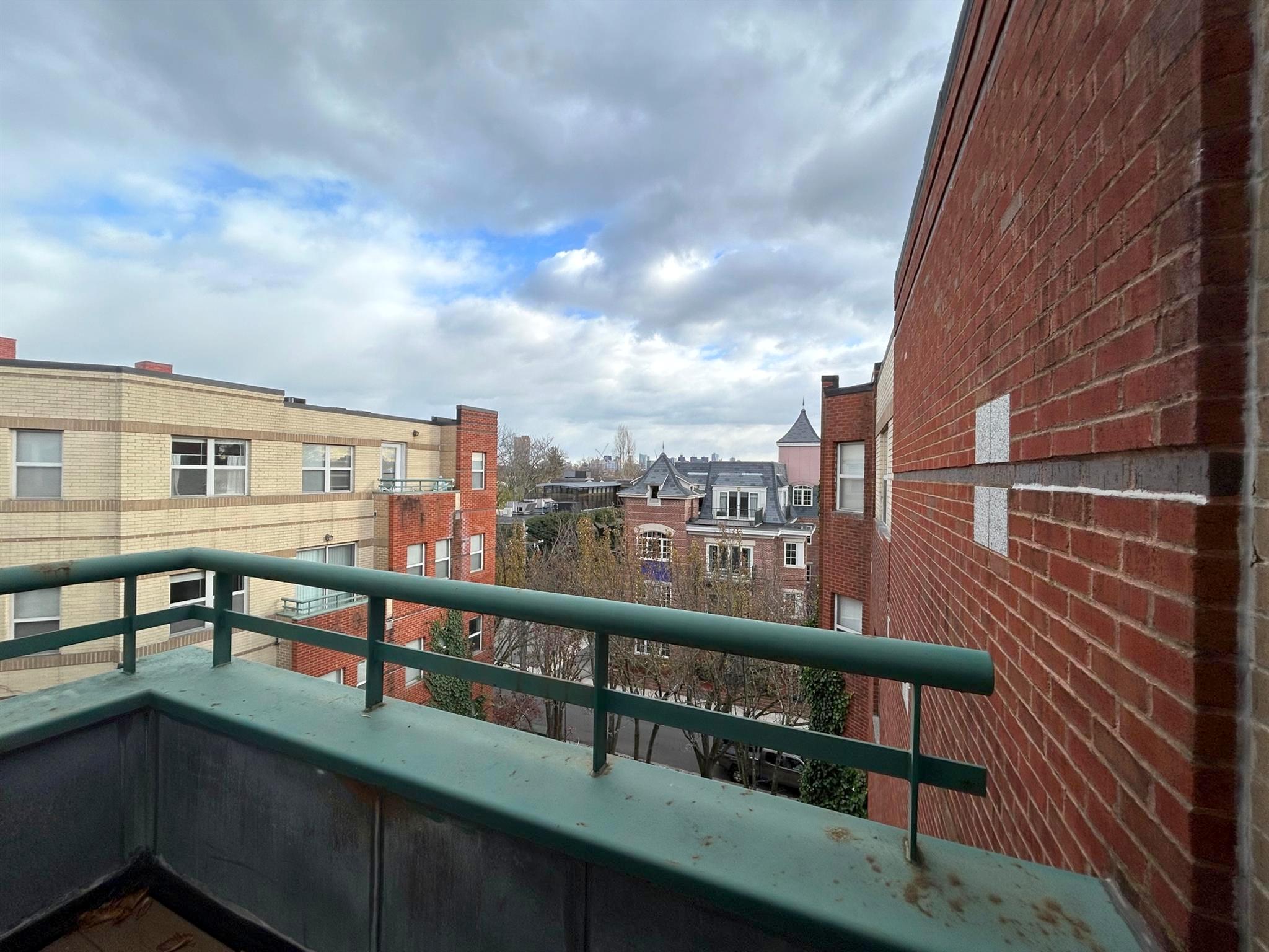 175 Beacon St, Ward Two