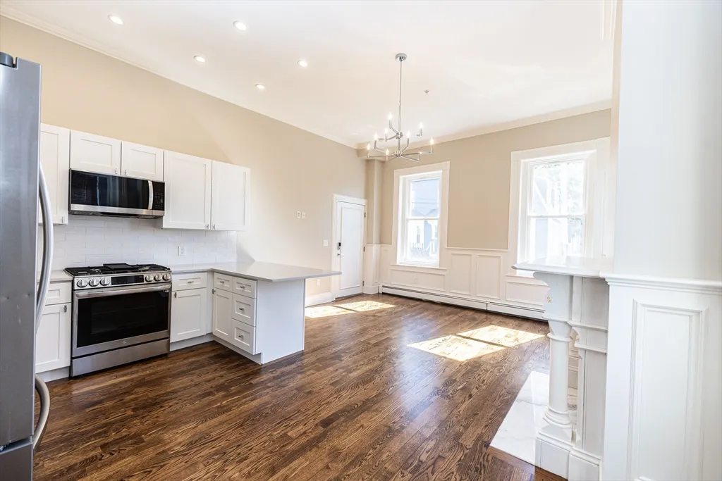 85 Regent St, Roxbury