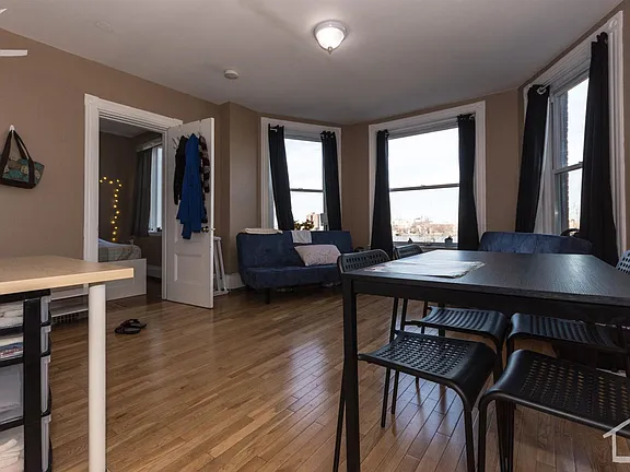 27 Bay State Rd, Fenway