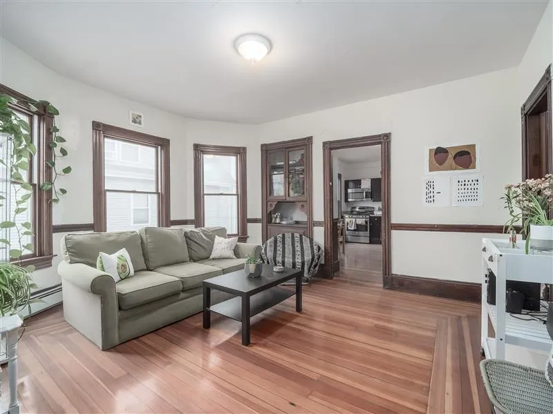318 Beacon St, Ward Two