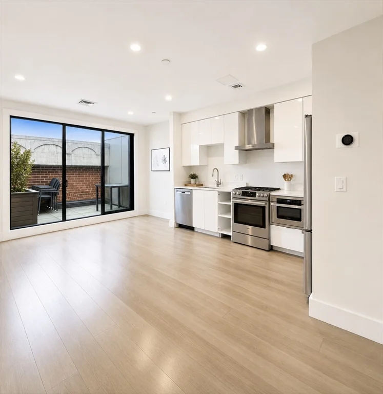 121 Portland St, West End