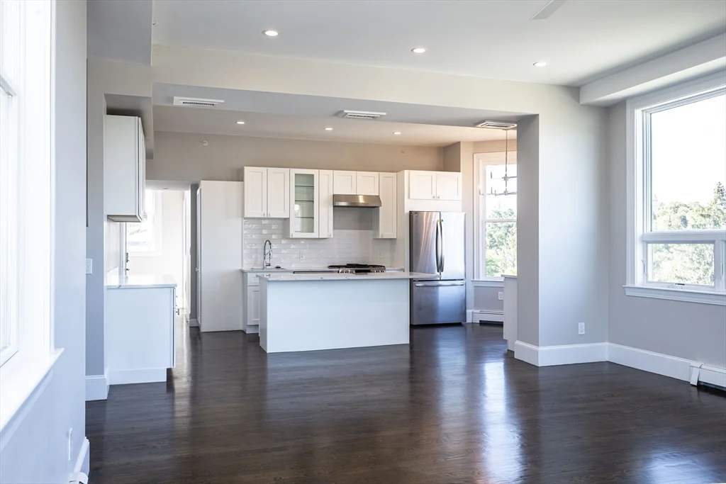 85 Regent St, Roxbury