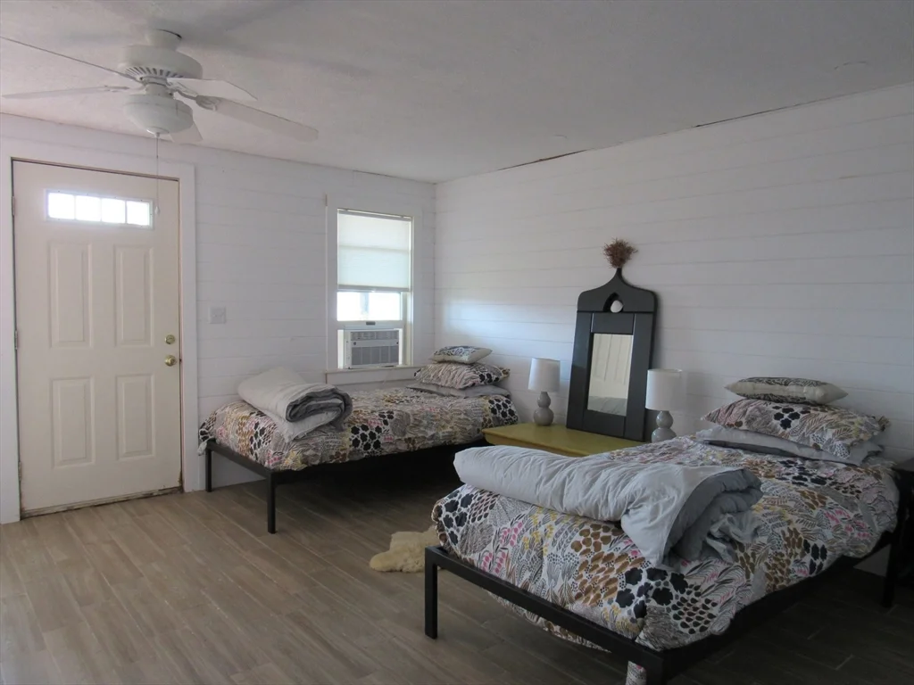 39 River Rd, Little Neck