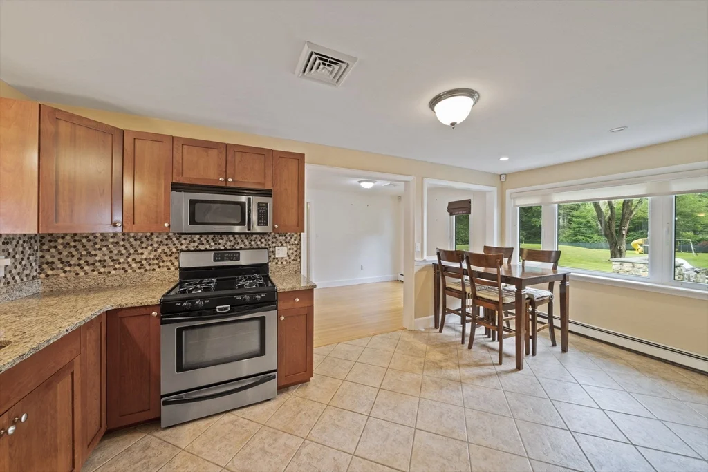 114 Main St, Norwell