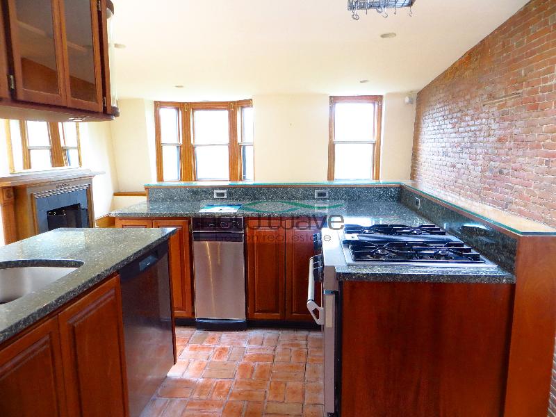 17 Holyoke St, South End