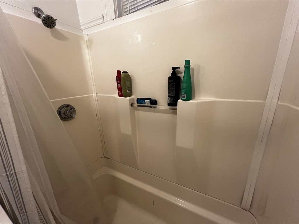 34 Cherokee St, Mission Hill