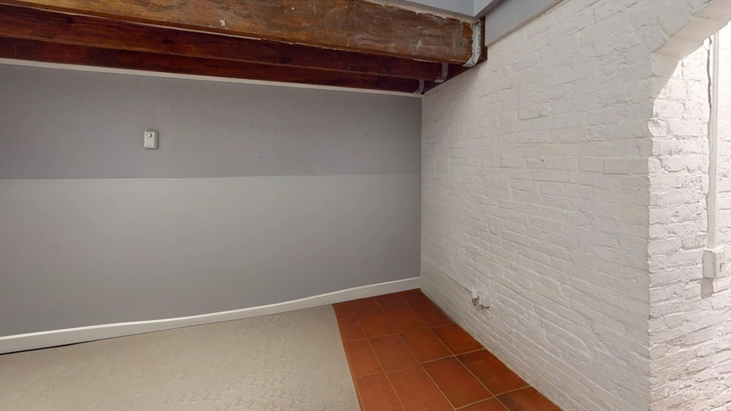 330 1/2 E St, South Boston