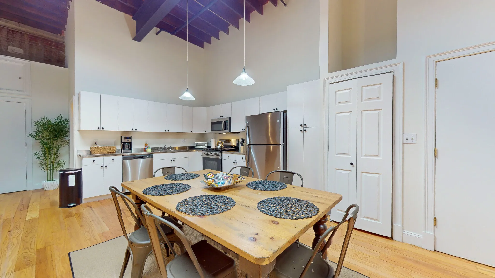 19 Stanhope St, Back Bay