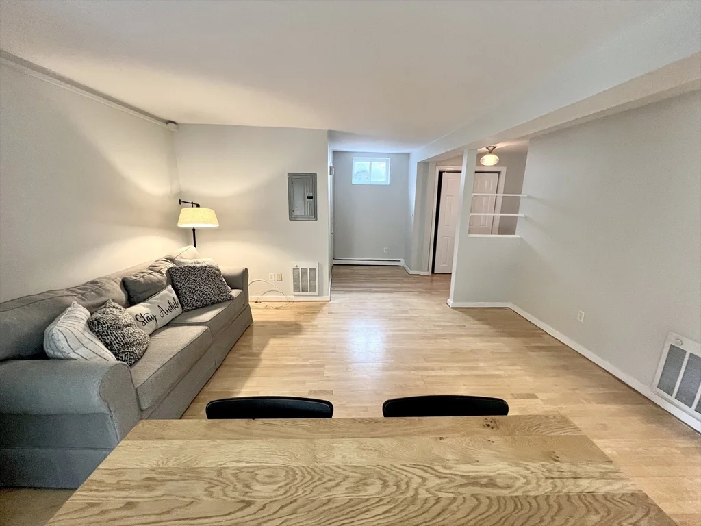 8 Wall St, Charlestown
