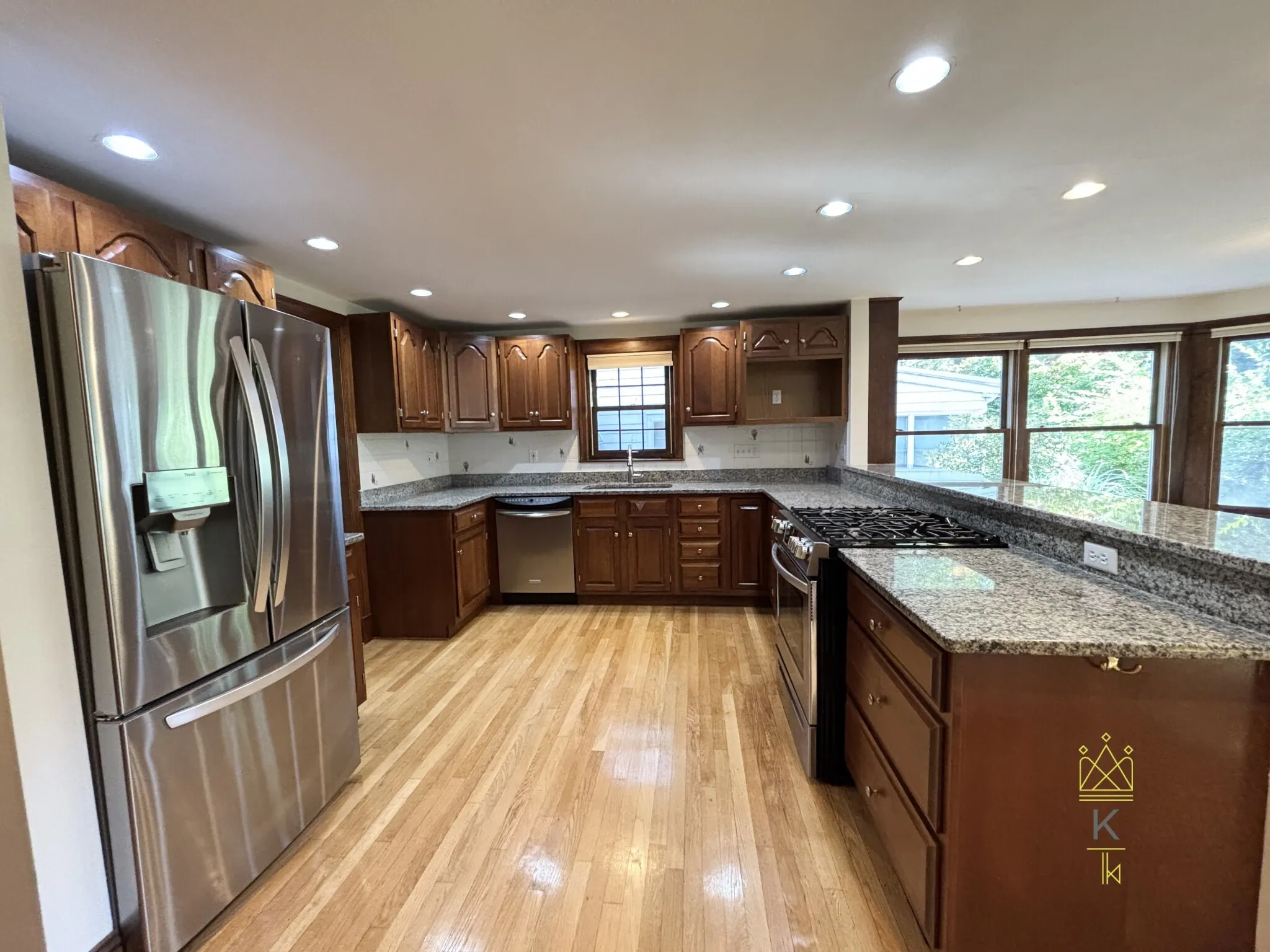 33 Clearwater Rd, Chestnut Hill