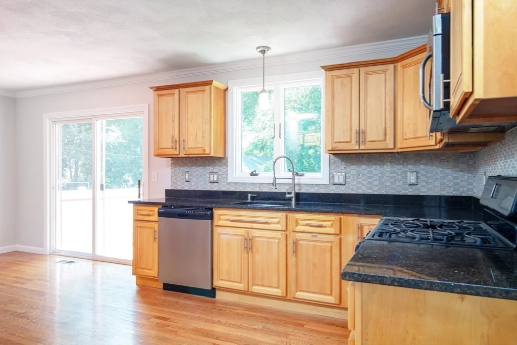 1083 Main St, Walpole