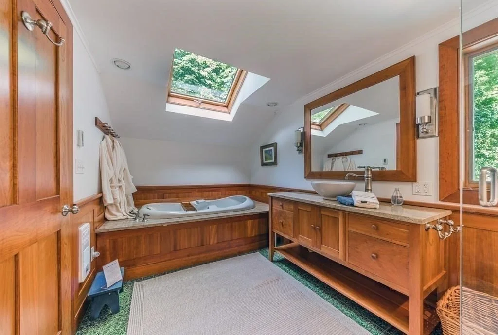 78 Little Neck Rd, Great Neck