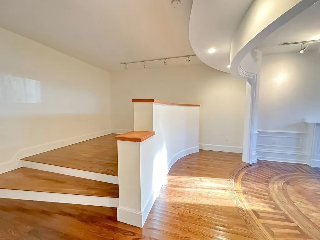 534 Massachusetts Ave, South End