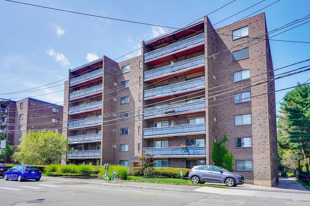 32 Whites Ave, East Watertown