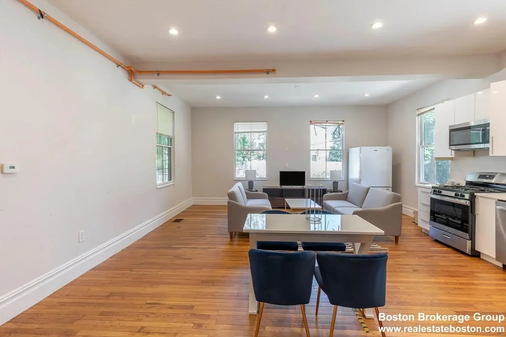 89 Cedar St, Roxbury