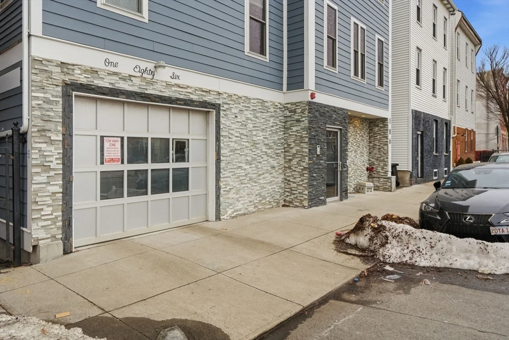 186 Paris St, East Boston
