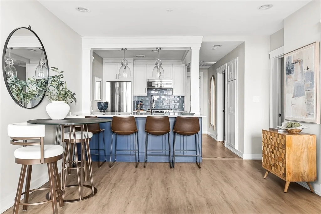 300 Commercial St, Waterfront