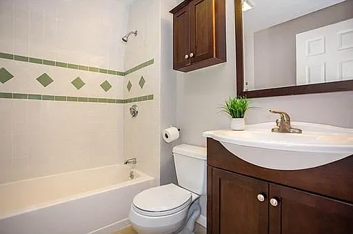 35 Maple St, South Side