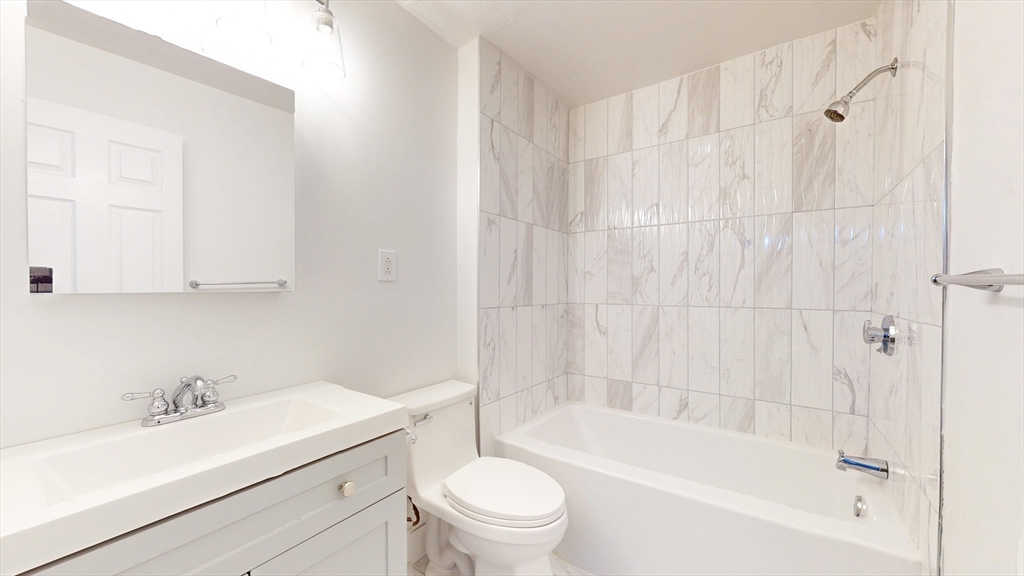 205 Beacon St, Back Bay