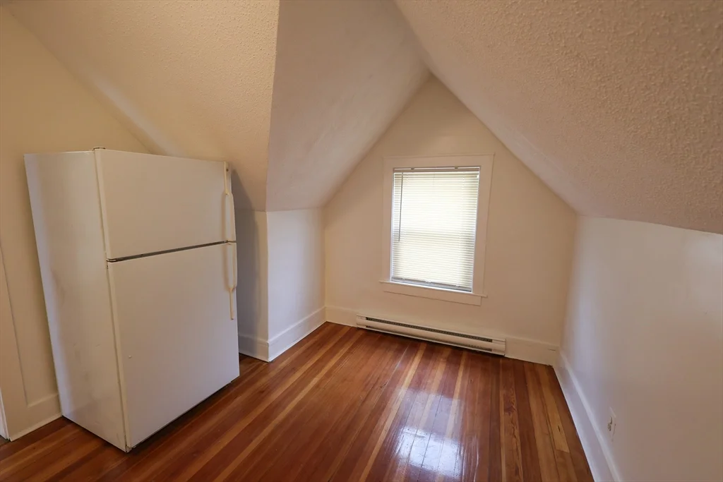 498 Whipple St, Fall River