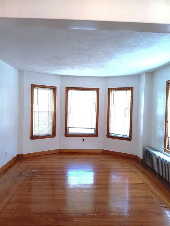 36 Bigelow St, Oak Square