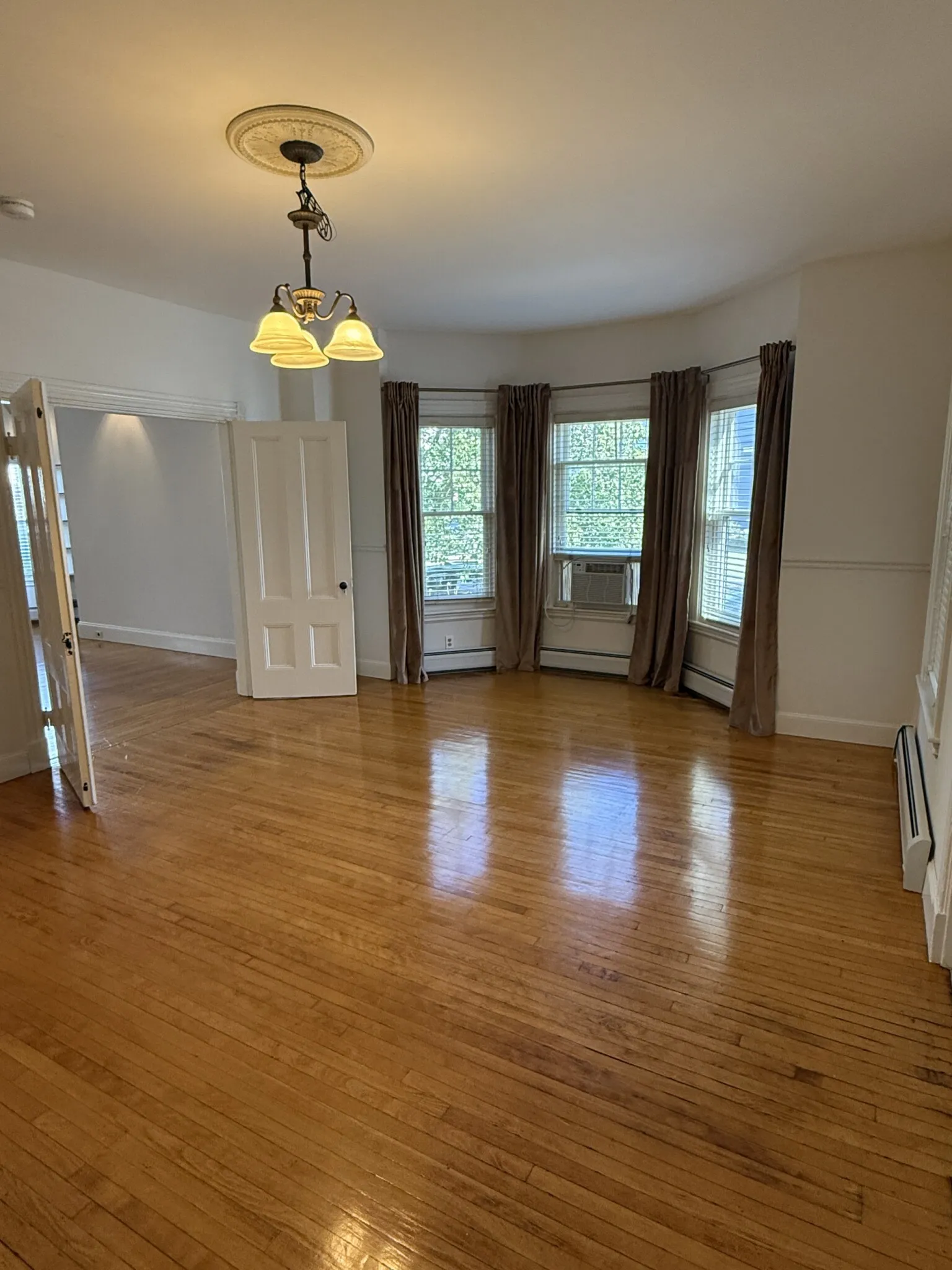 27 Holton St, West Somerville