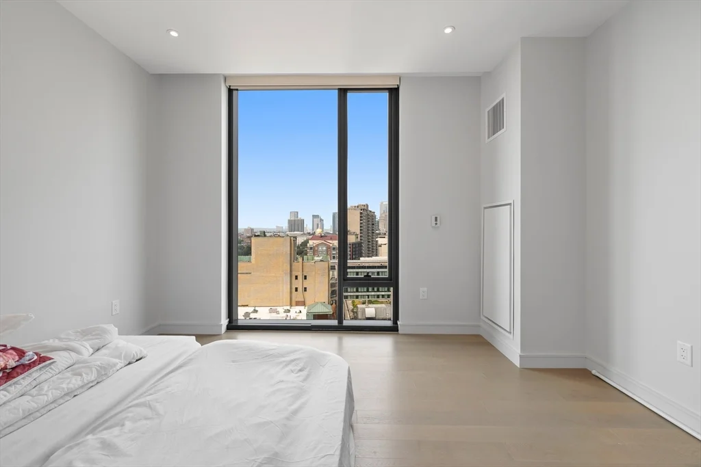 55 Lagrange, Downtown