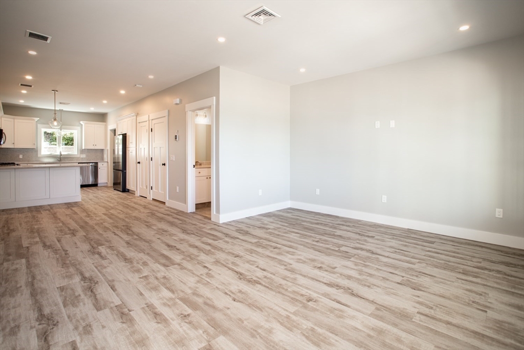 351 Danforth St, Fall River