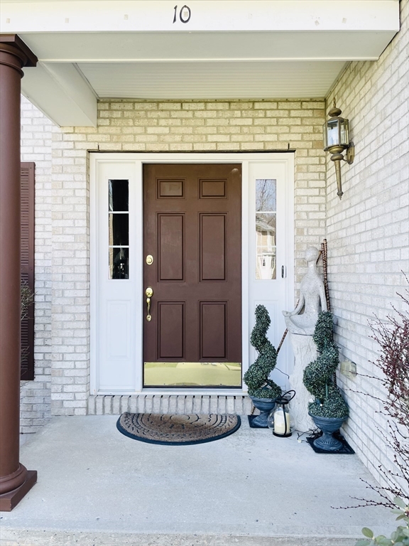 10 Sheryl Dr, Shrewsbury