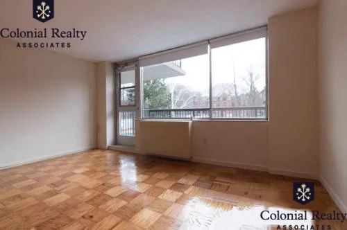 101 Monmouth St, Longwood