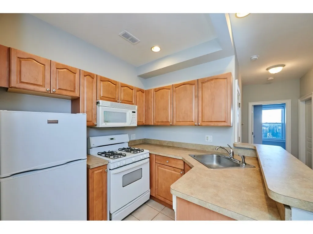 12 Humboldt Pl, South Boston