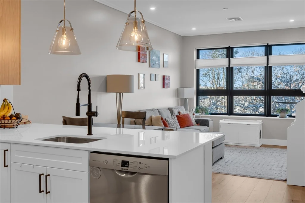 70 Leo Birmingham Pkwa, Brighton