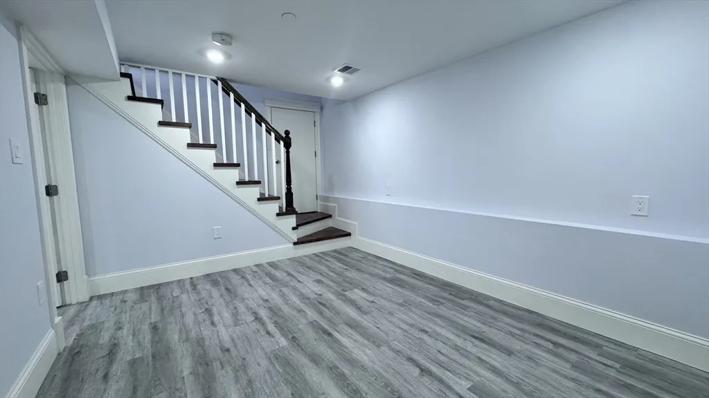 27 Aberdeen Rd, Powder House Square