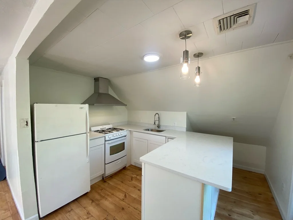 161 Cedar St, Milford