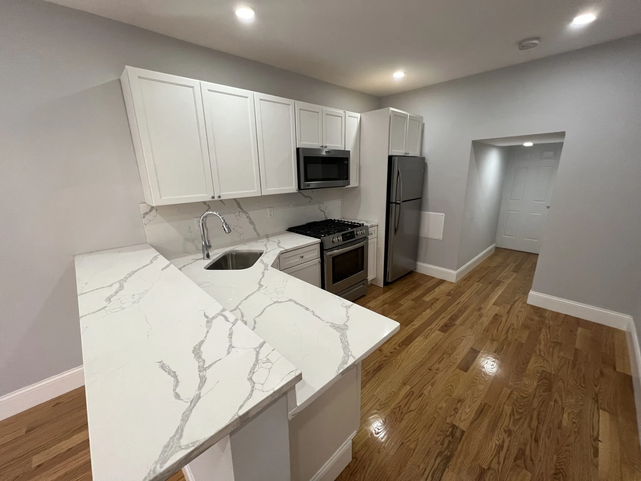 372 Oxford St, Ward Two