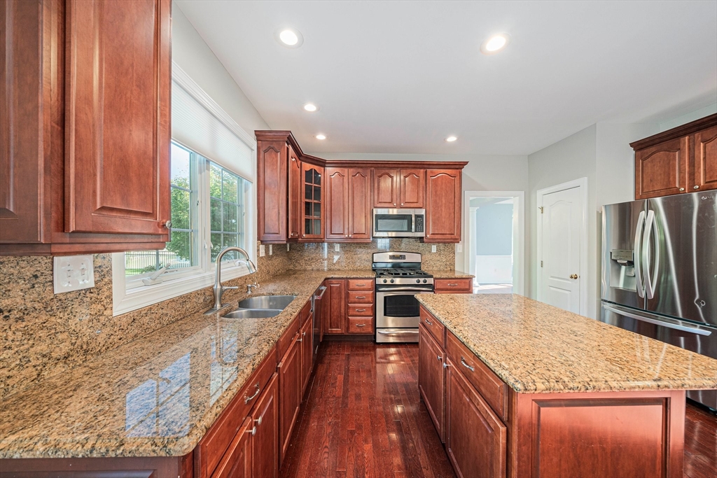 24 Endean Dr, Walpole