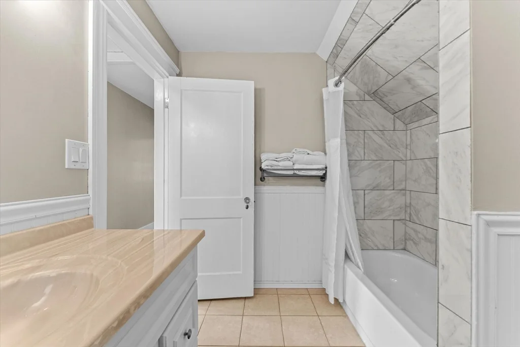 6 Davis Way, Worcester