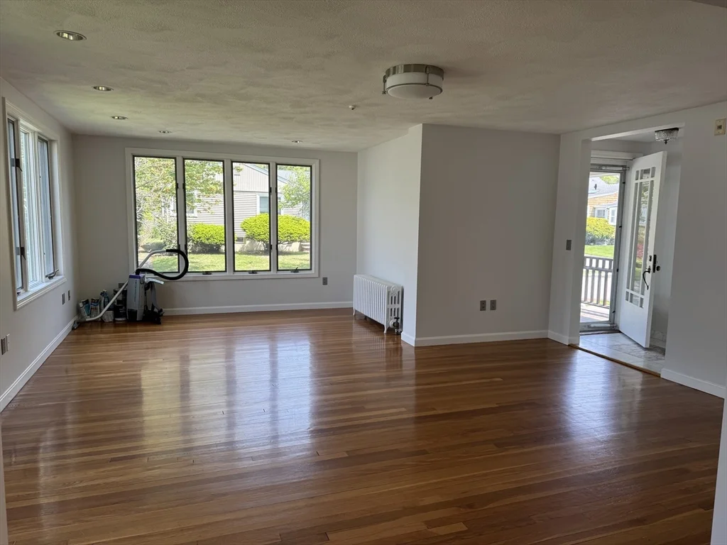 23-25 Bates Rd, Swampscott