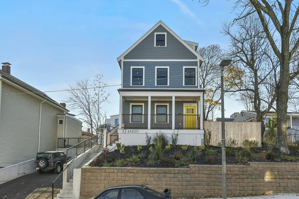 17 Akron St, Roxbury