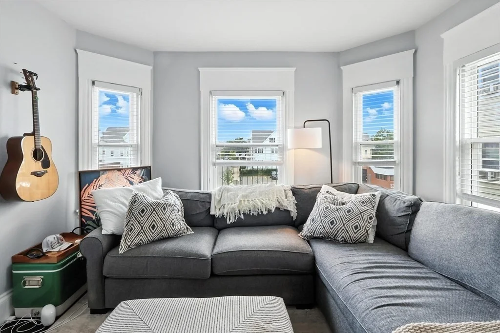 637 Broadway, Everett