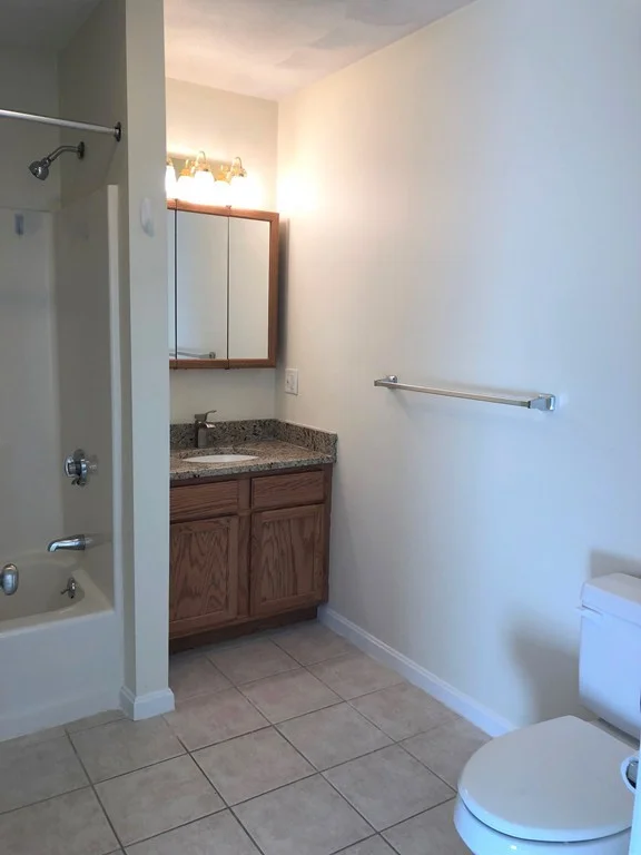 28 Oval Rd, Wollaston