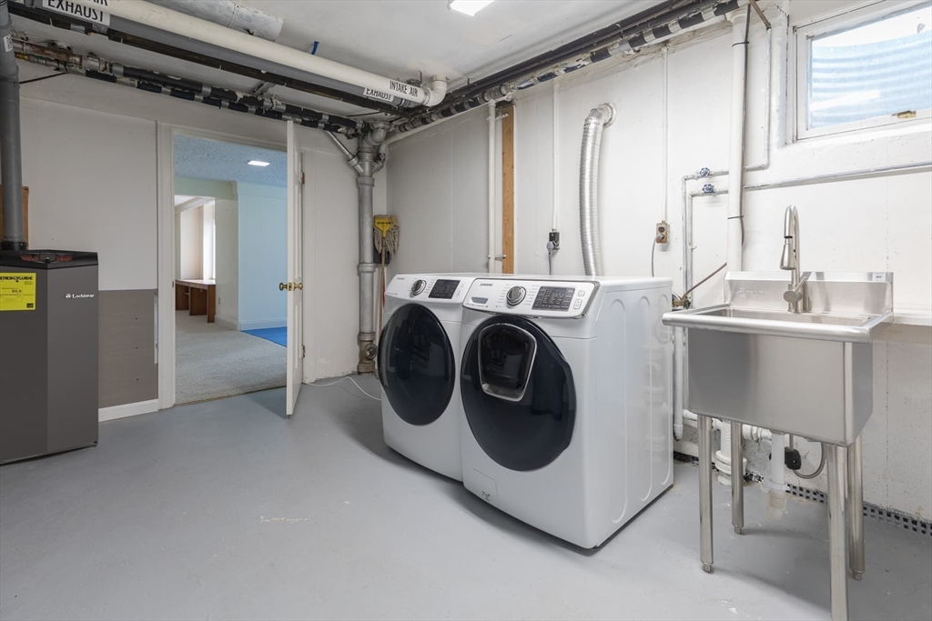 22 Bradford Rd, Weston