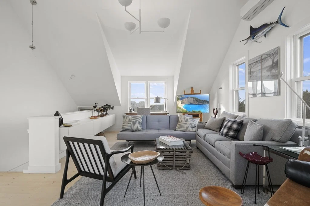 8 Maine Ave, Madaket