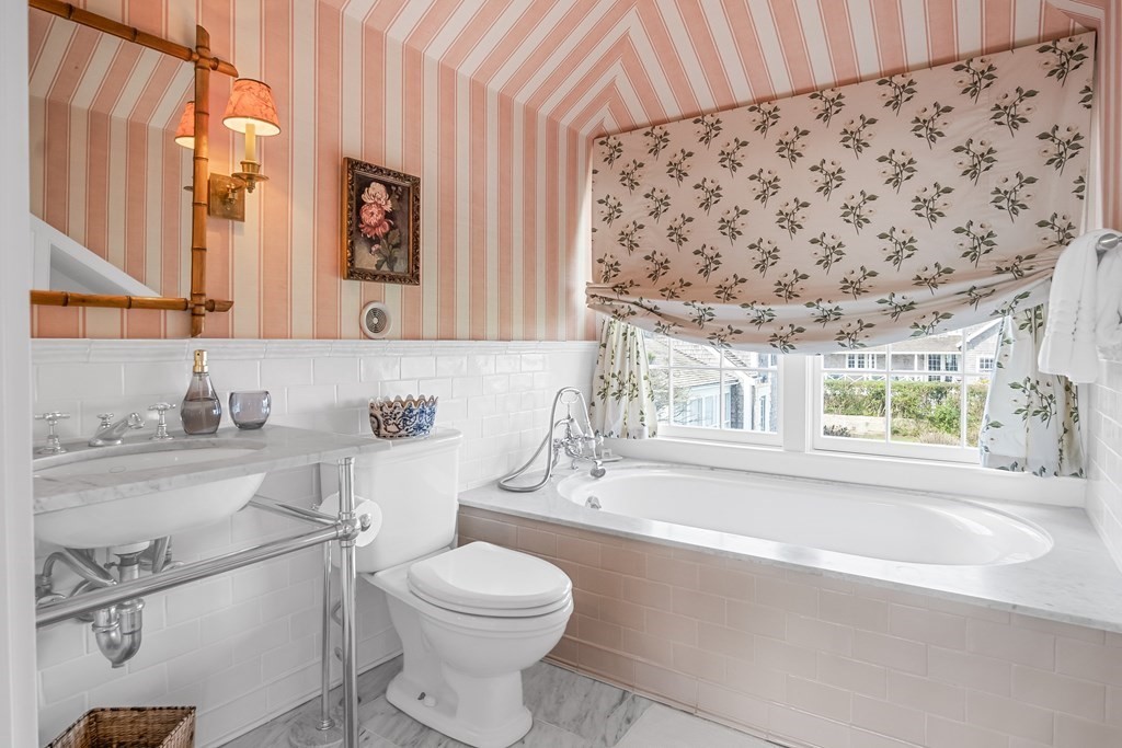 75 Baxter Rd, Nantucket