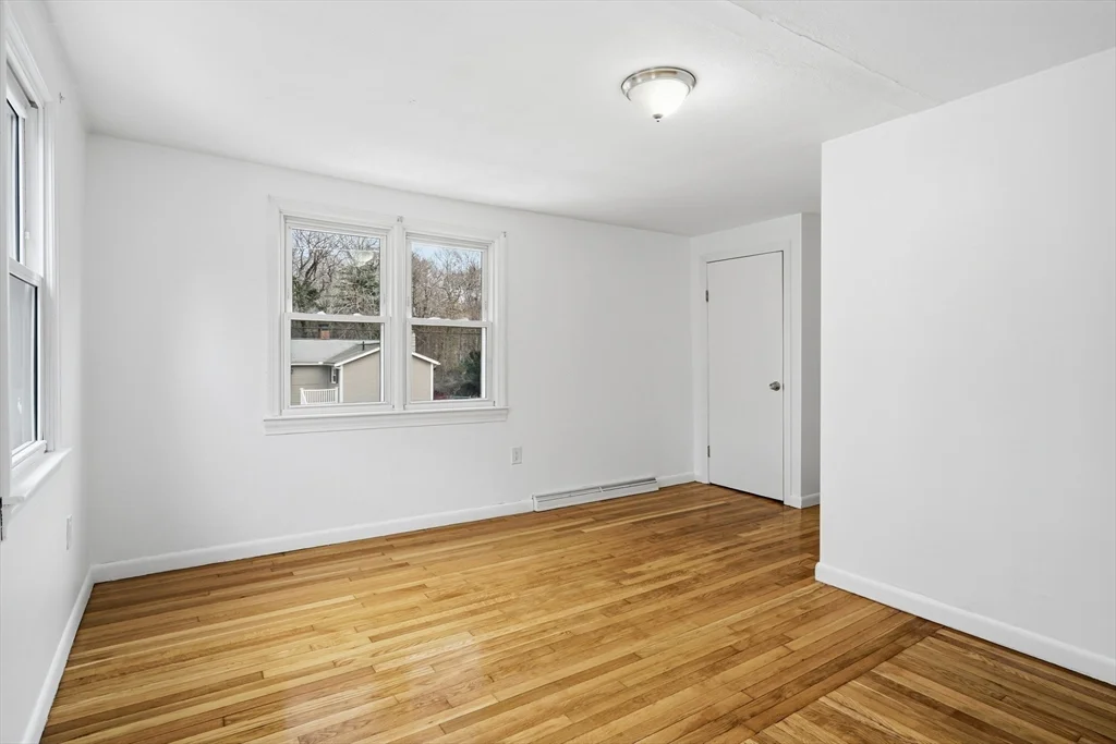 724 Linwood St, Abington