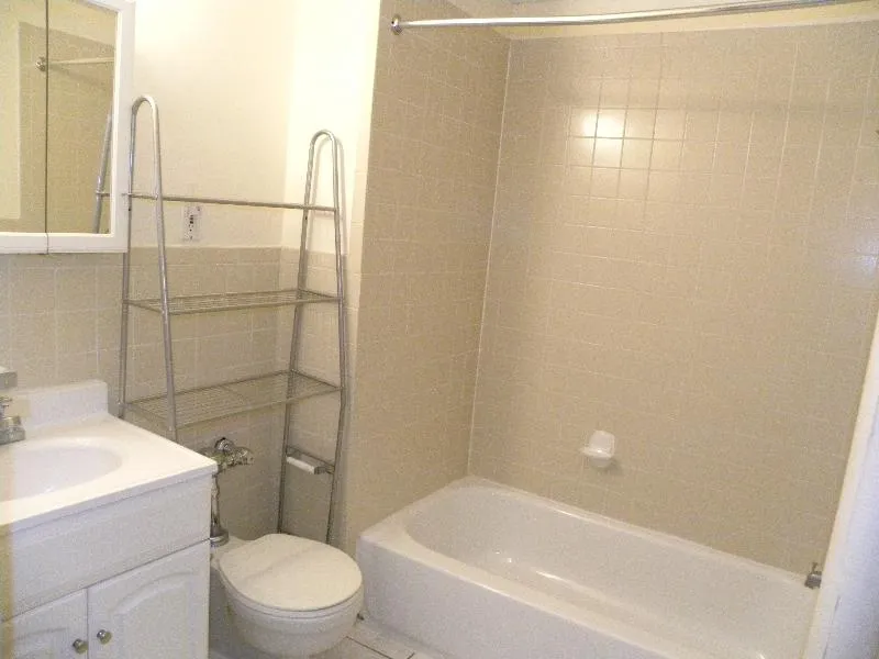 879 Beacon St, Fenway