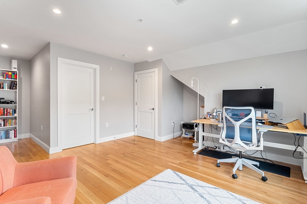 12 Blueberry Hill Ln, Melrose