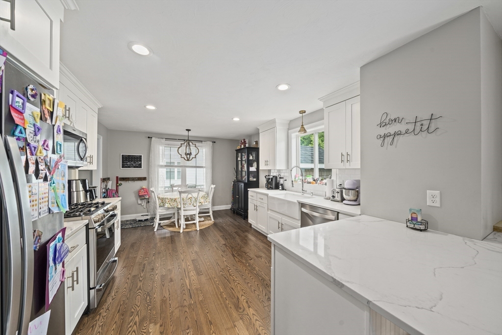 8 Old Field Way, Lakeville